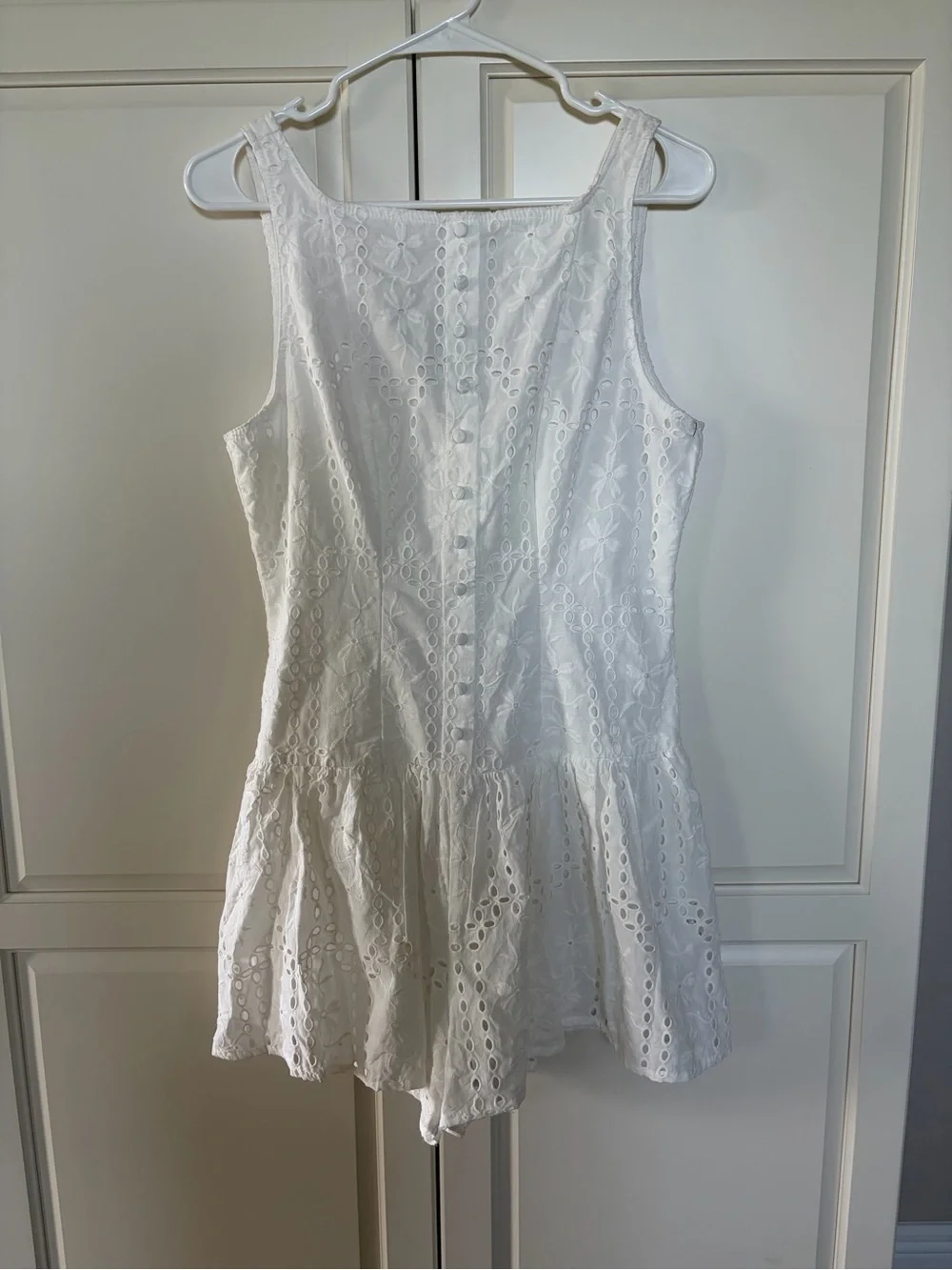 Altar’d State Eyelet Lace Sleeveless White Button Romper Womens Large